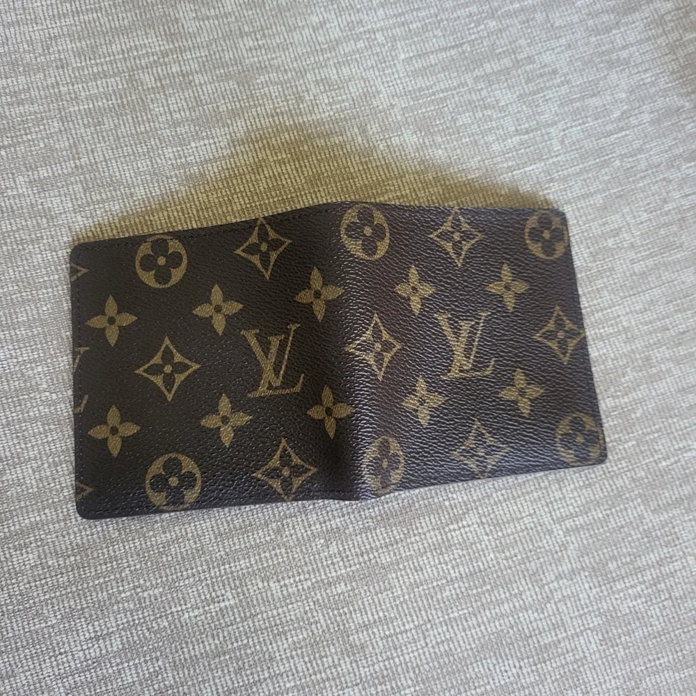 Authentic LOUIS VUITTON Monogram Canvas Leather Card Bifold Wallet